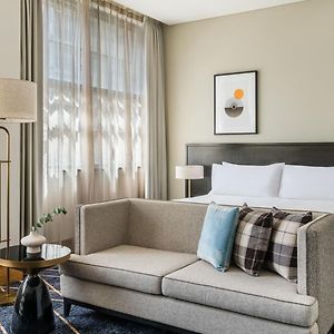 Zimmer mit Kingsize-Bett